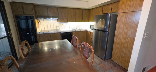 Building Photo - 1745 Deer Creek Ct