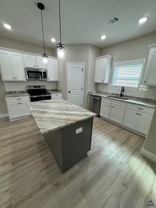 Building Photo - 312 Beau Claire Cir