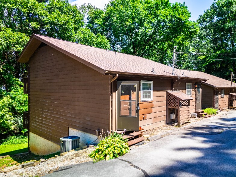 Building Photo - 1046 Shingle Rd