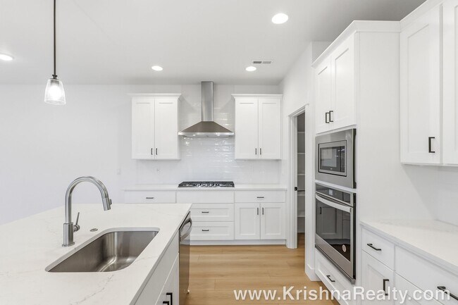 Building Photo - Spacious 5 BR | 3 BA | Modern Corner-Lot Single-Family Home | Farmstead Crossing Neighborhood