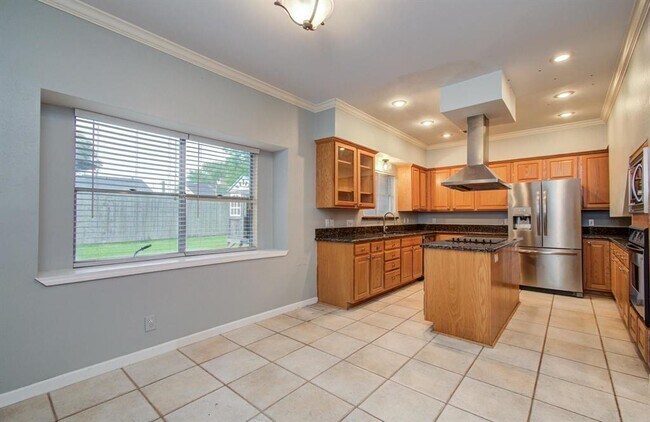 Building Photo - 5339 Holly View Dr