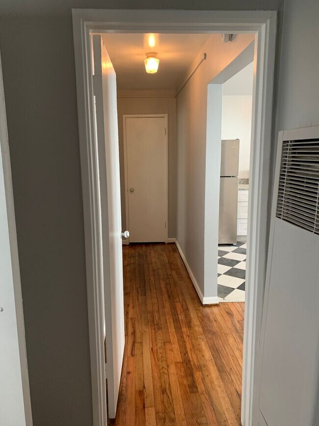 Building Photo - In-Unit Laundry - 1BR Piedmont Park! Renovated!
