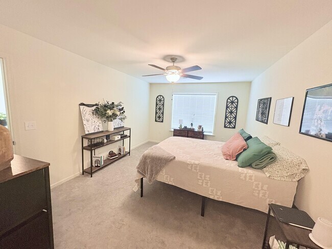 Building Photo - 456 Sullivan Loop Rd