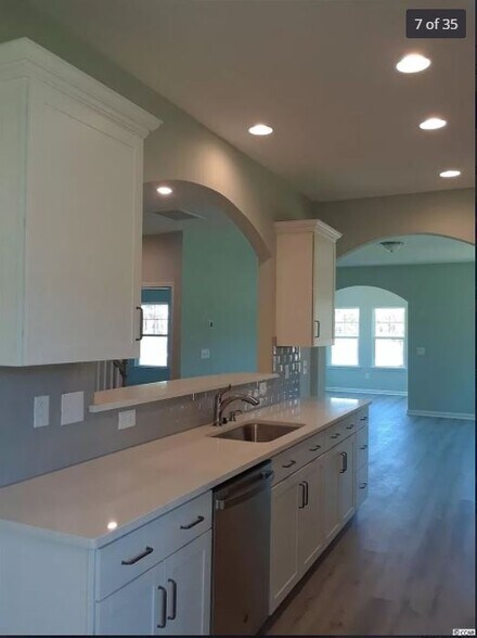 Building Photo - 5527 Redleaf Rose Dr