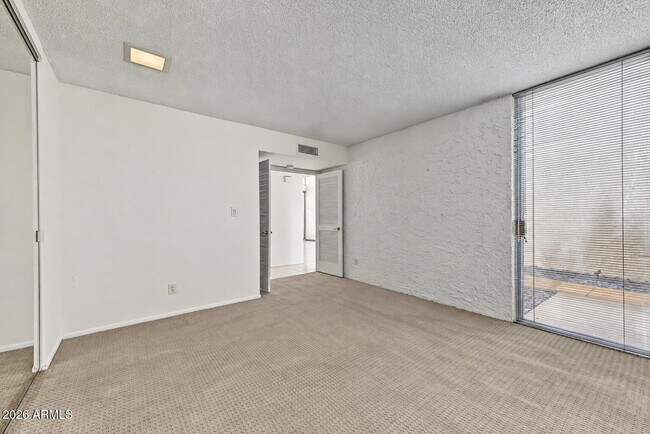 Building Photo - 4656 N 40th St