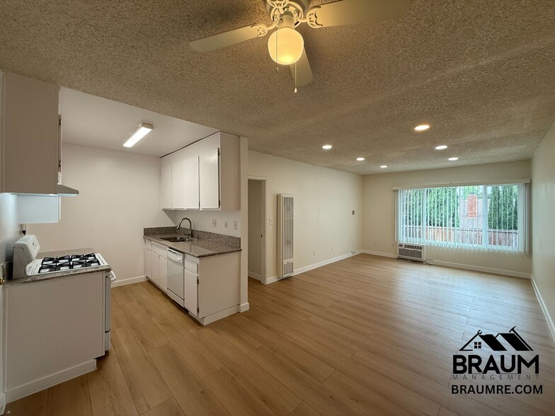 Building Photo - 5461 Kester Ave