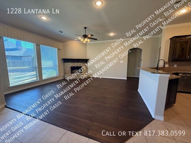 Building Photo - 1228 Lantana Ln