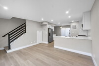 Building Photo - 1024 Mission Townhomes