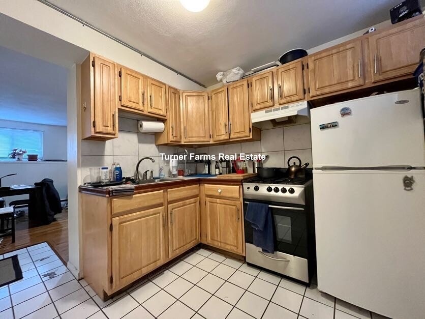 Building Photo - 108 Perkins St