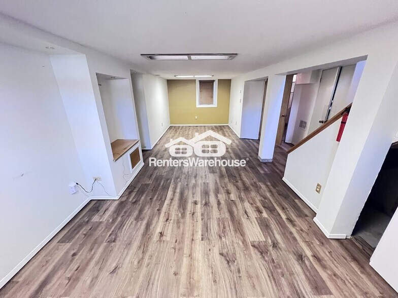 Building Photo - 2949 York Ave N