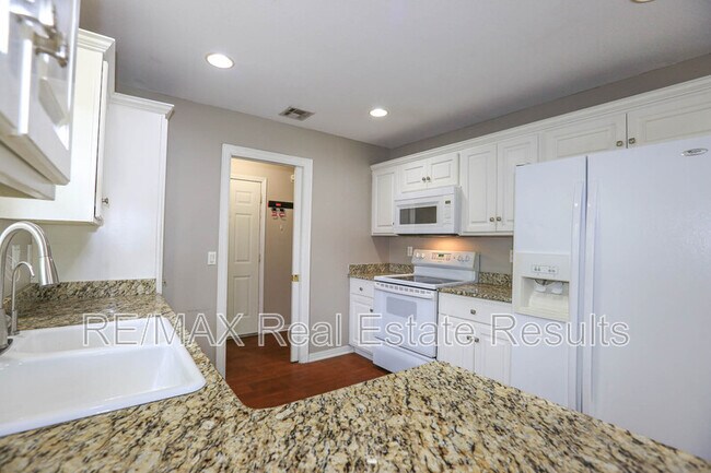 Building Photo - 3606 SE 8th St