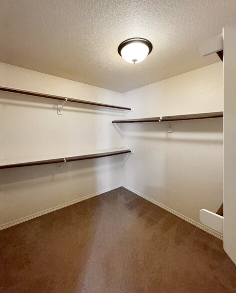 Building Photo - 2827 N Cassius Ln