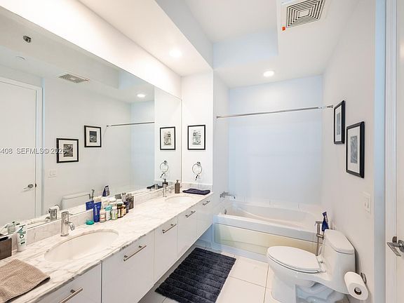 Building Photo - 55 SE 6th St