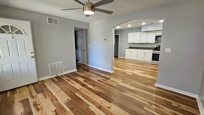 Building Photo - 231 Shamrock Rd