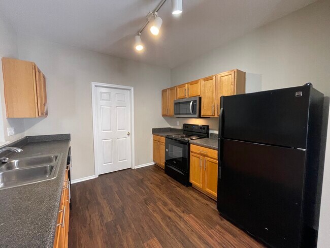 Building Photo - 4323 Leopold Pl