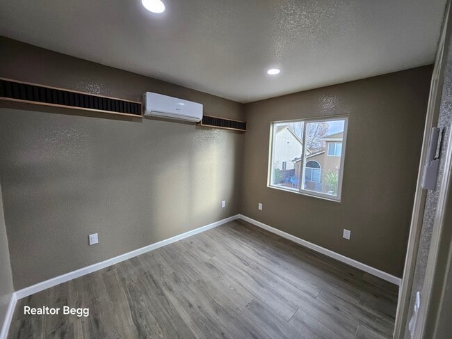 Building Photo - 2102 Black Rose Ln