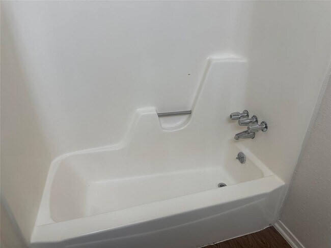 Building Photo - 6907 Woodhue Dr