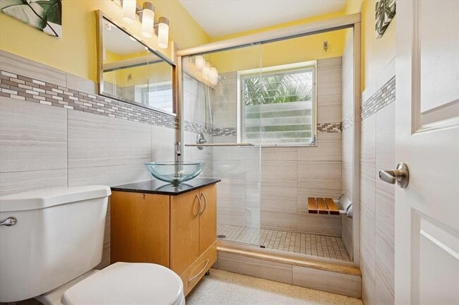 Building Photo - 561 Bayshore Dr