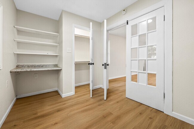 Primary Photo - 1127 Harris Way