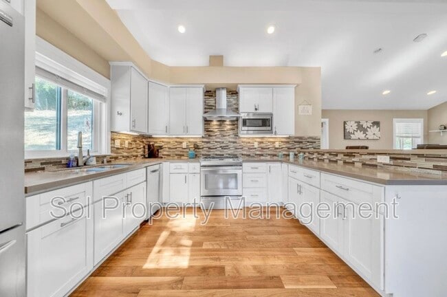 Building Photo - 20800 Locust Dr