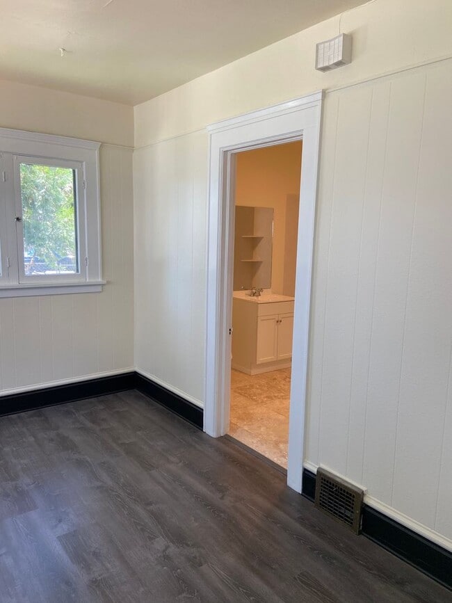 Building Photo - 286c