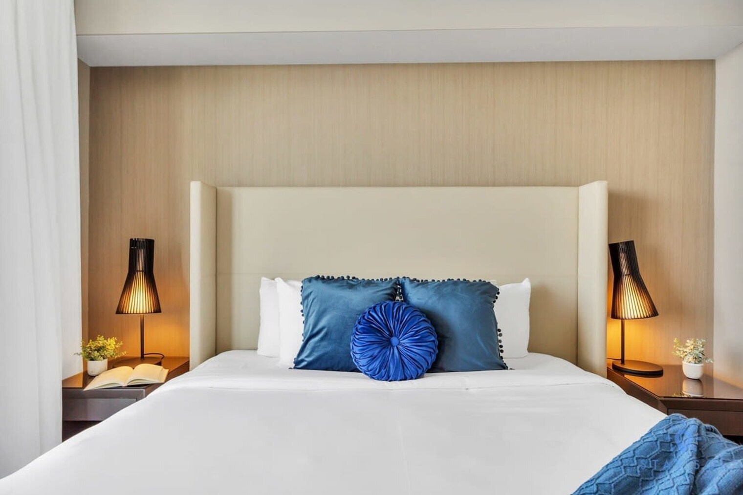 Building Photo - 4010 S Ocean Dr