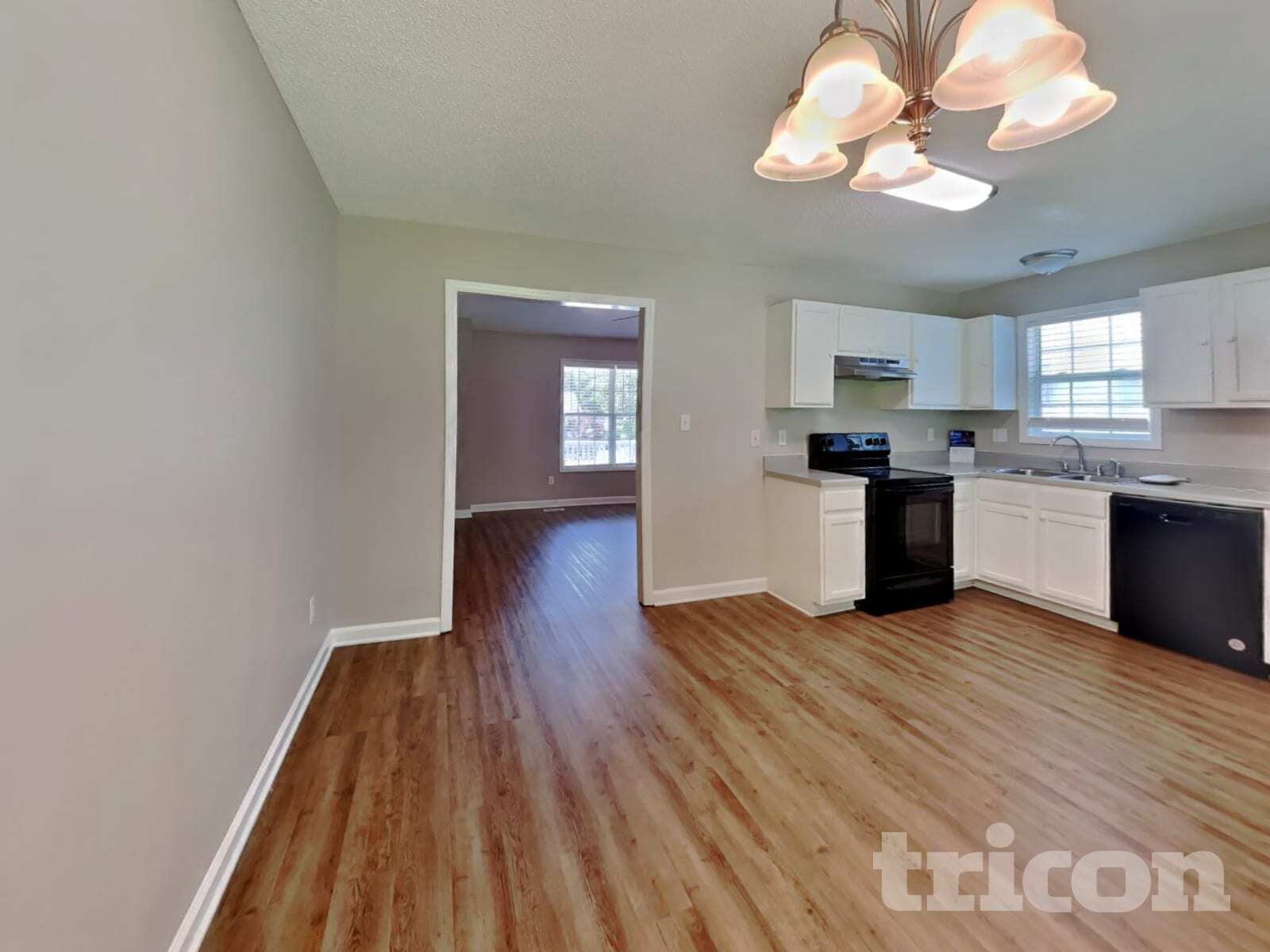 Building Photo - 2112 McKinnon Dr