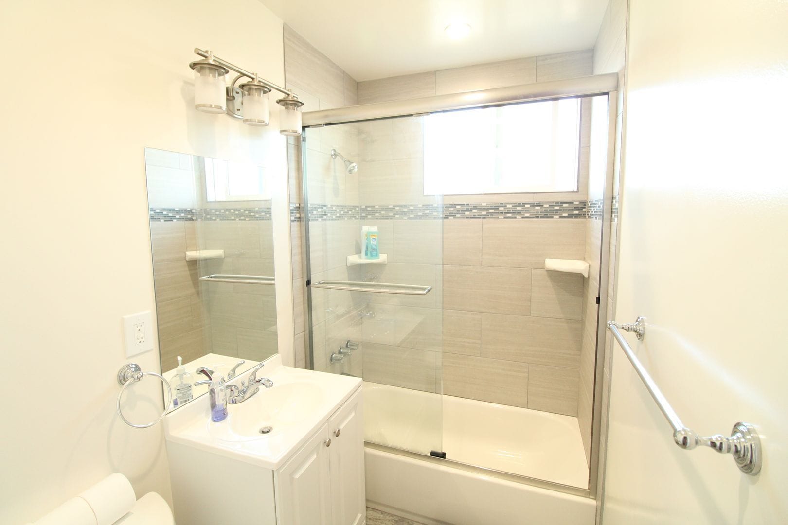 Interior Photo - 12757 Matteson Ave