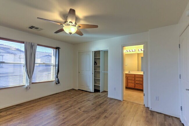 Building Photo - Rancho Sahuarita