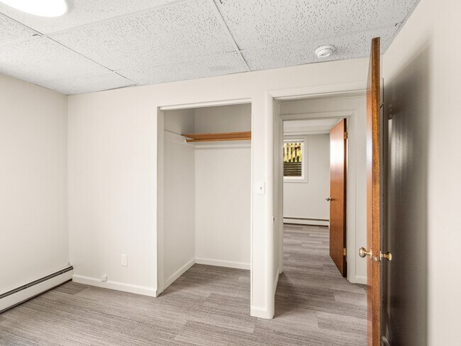 Building Photo - 515 S 11th Ave