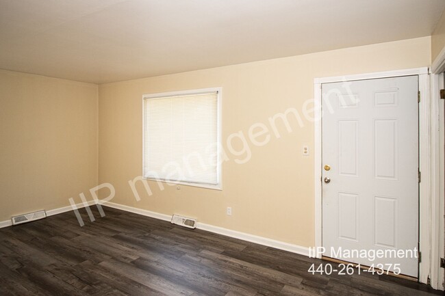 Building Photo - Super Nice 3BR 1BA Euclid Ranch!