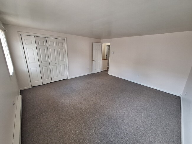 Building Photo - 19 Robinson St