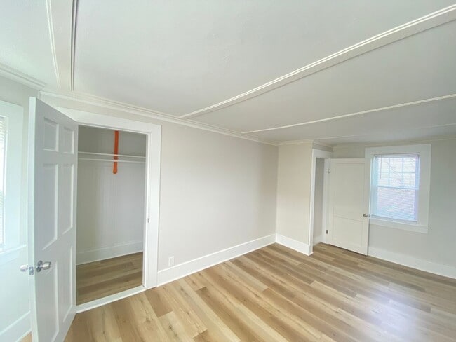 Building Photo - 125 N Main St