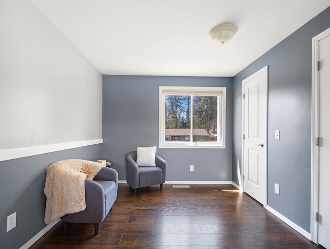 Building Photo - Spacious 4-Bedroom Pet-Friendly Home in North Spokane