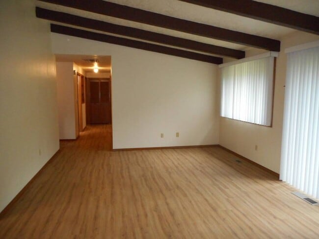 Building Photo - Cul-de-Sac Comfort Meets South Salem Charm