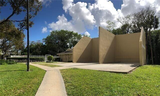 Building Photo - 611 Cypress Lake Blvd