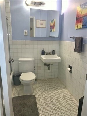 Building Photo - 140 Kenrick St