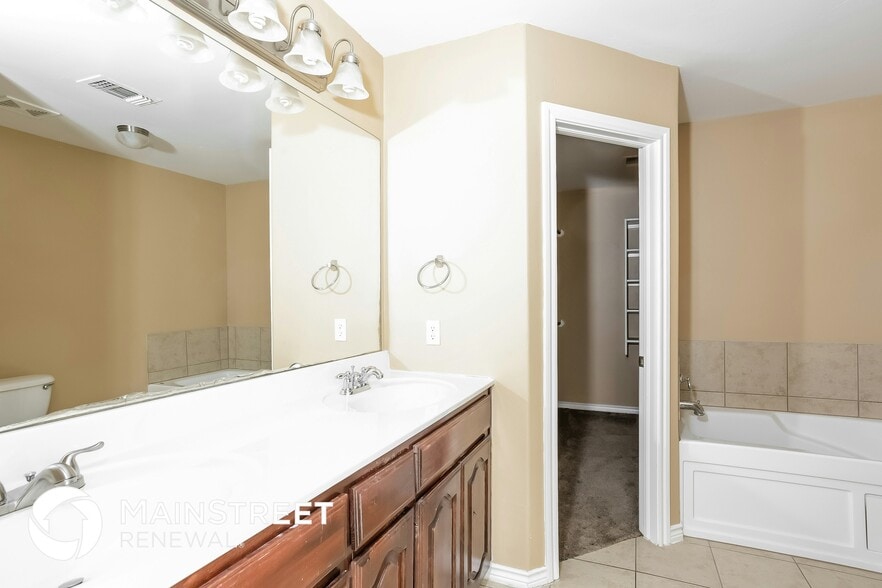 Building Photo - 509 SW 121st Pl