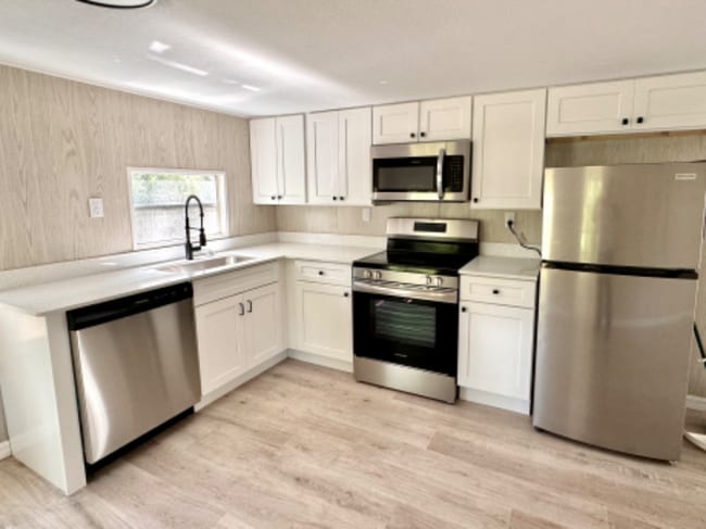 Building Photo - 525 Moose Club Rd