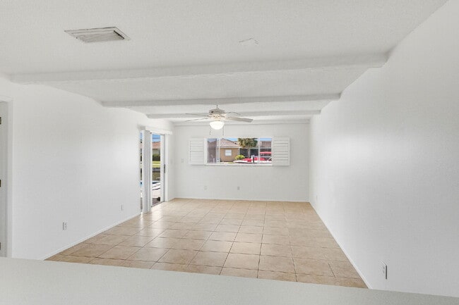 Building Photo - Direct Canal Front Home