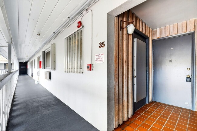 Building Photo - 510 Lake Shore Dr