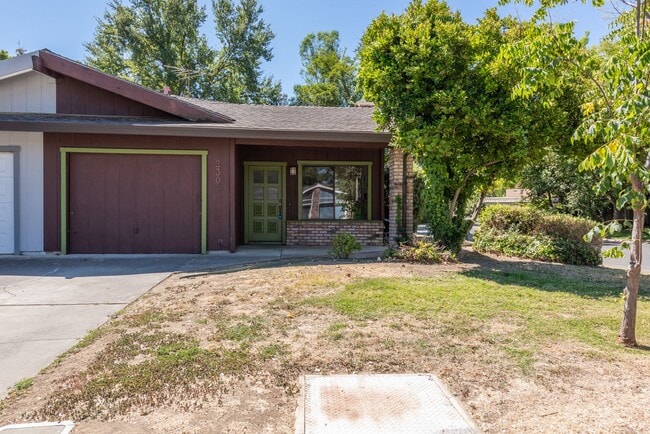 Building Photo - 2 bed 1 bath home w/ garage and yard, biking distance to UC Davis campus and downtown
