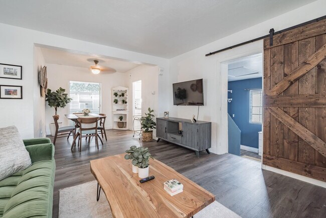 Building Photo - 1016-1042 NW 42nd St