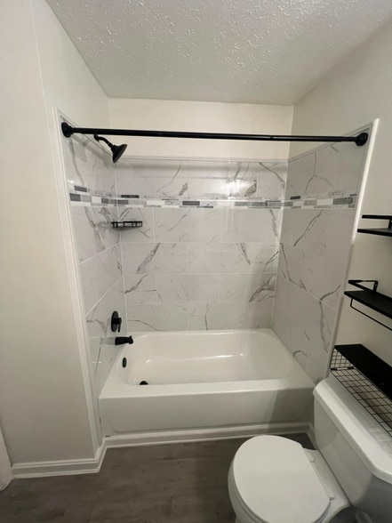 Building Photo - 5252 Daventry Ter