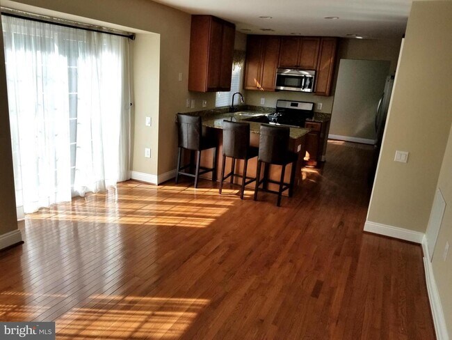 Building Photo - 408 Foxridge Dr SW