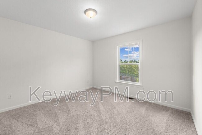 Building Photo - 738 Woodvine Dr