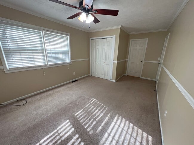 Building Photo - Oak Meadow Townhome