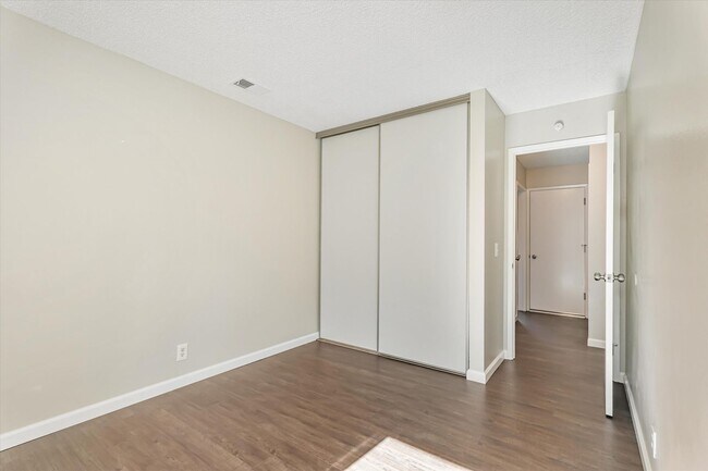 Building Photo - Updated home in Oak Grove