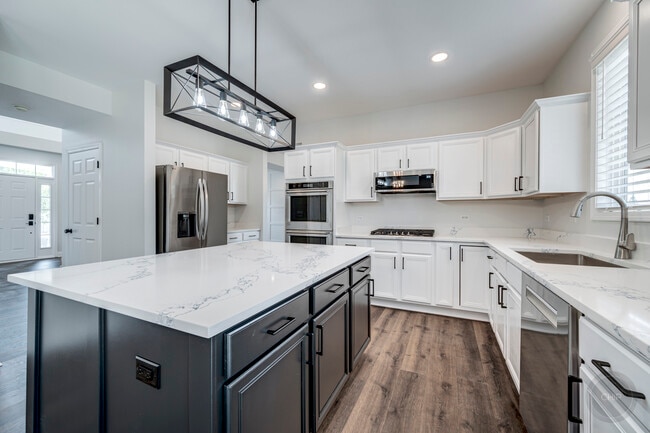 Building Photo - 12948 Parterre Pl