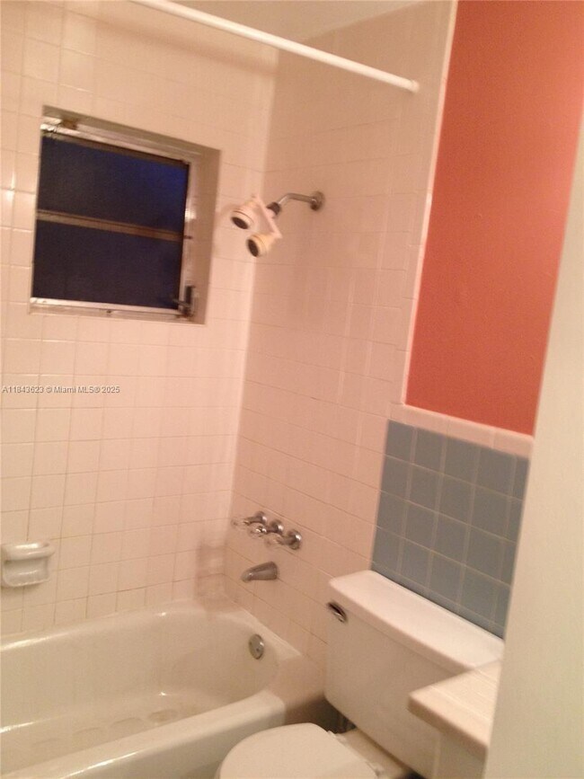 Building Photo - 4065 SW 51st St